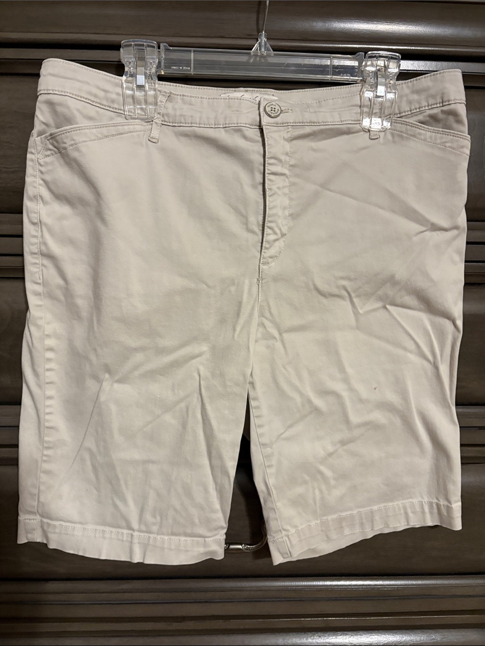 Gloria Vanderbilt Cream Bermuda Shorts